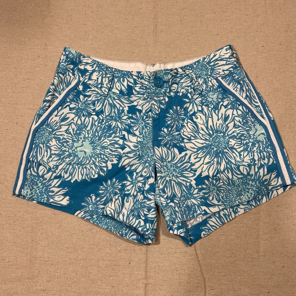 Lilly Pulitzer Woman's Shorts  The Callahan Short‎ Blue White Floral Size 2
